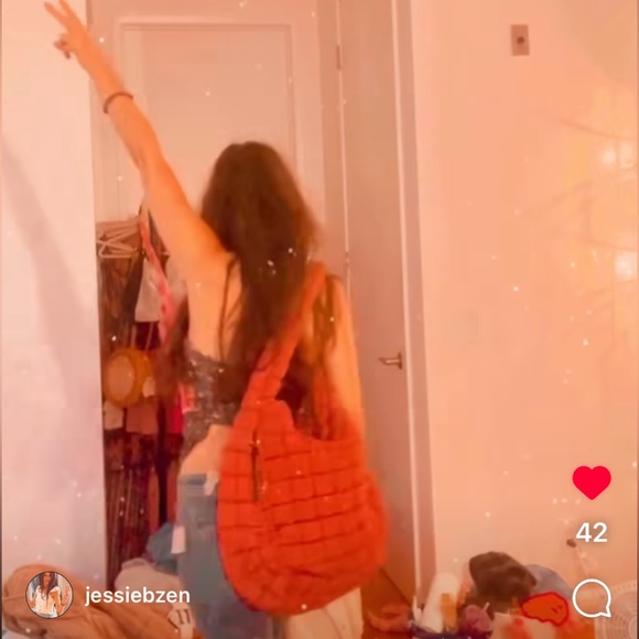 BNWT 💫SOLD OUT in DUSTY ROSE Free People Movement Quilted Carryall 🥀 - Picture 9 of 9